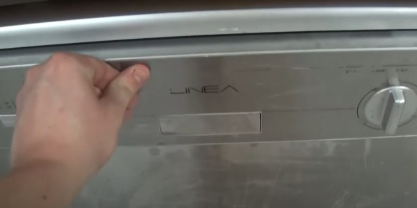 Как пользоваться посудомойкой: закройте дверцу