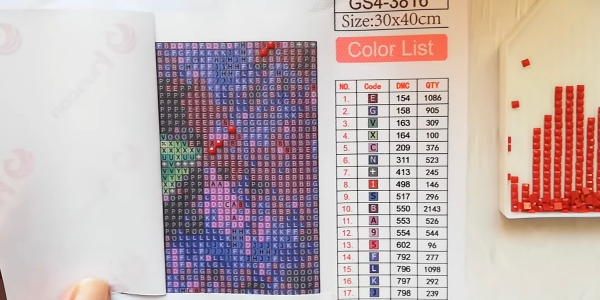 Продовжуйте викладати стрази стілусом Продолжайте выкладывать стразы стилусом