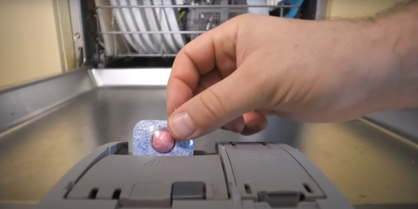 Как пользоваться посудомоечной машиной: загрузите таблетку