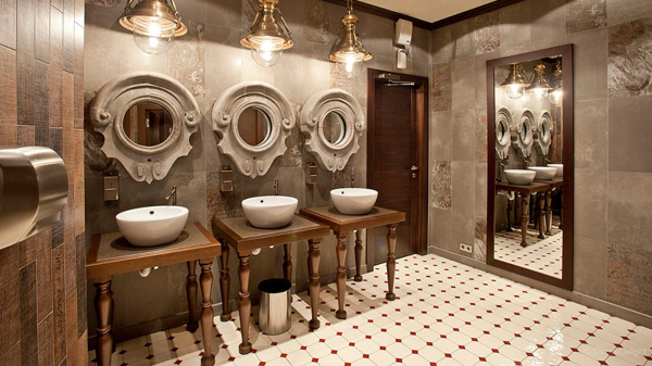 За столом о посещении туалета не говорят. / Фото: aroterra.ru 