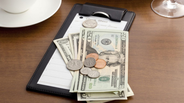 Чаевые - это 10-15% от чека. / Фото: gastro-norma.ru 