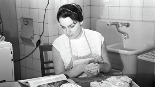 Після роботи треба було приготувати вечерю усім. / Фото: gastro-norma.ru После работы нужно было приготовить ужин на всех. / Фото: gastro-norma.ru