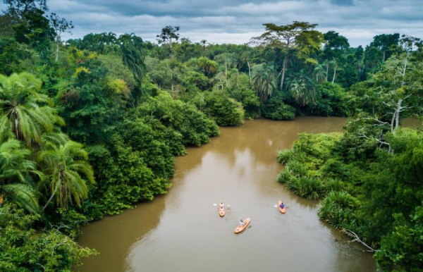 В самом устье реки находится подводная впадина.