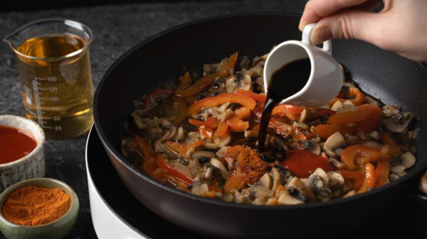 Алкоголь убирает переизбыток соли. / Фото: food.ru 