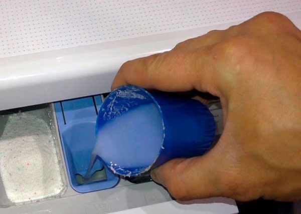 В третий отсек нужно заливать кондиционер. / Фото: adamstroy.ru