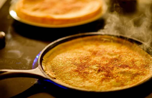 Кто-то действительно жарит блины.