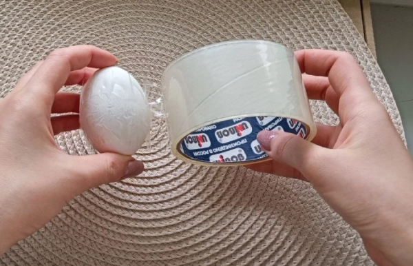 Самый быстрый способ почистить яйца.