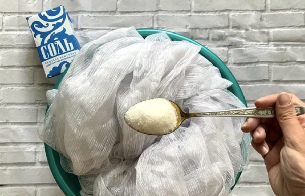 Соль придаст белизны вашим занавескам.