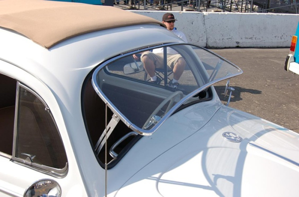 Такие стёкла должны были обезопасить, а вышло наоборот. /Фото: thesamba.com