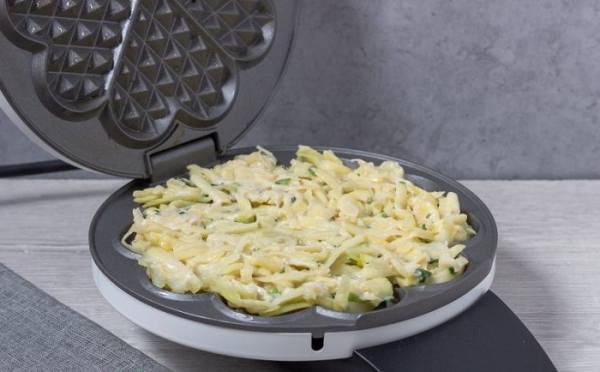 Драники в вафельнице получаются менее жирные. / Фото: povar.ru