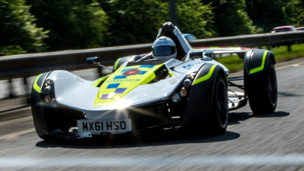 BAC Mono курсирует по дорогам британского острова Мэн. Фото: автоинфо.рус
