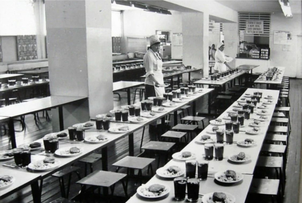 Запах шкільної їдальні. Фото: yaplakal.com. Запах школьной столовой. Фото: yaplakal.com.