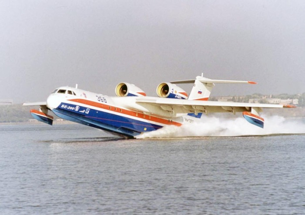 Бе-200 «Альтаир», взлетающий с воды. Фото: cmvvs.ru