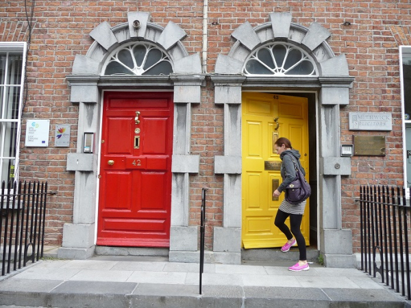 Разноцветные двери в Ирландии. / Фото: photocentra.ru