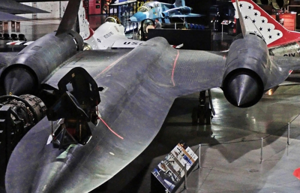 Корпус із зазорами./ Фото: slashgear.com Корпус с зазорами./ Фото: slashgear.com