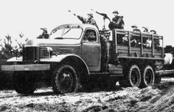 ЗІС-151 на службі до армії. /Фото: yaplakal.com. ЗИС-151 на службе в армии. /Фото: yaplakal.com.