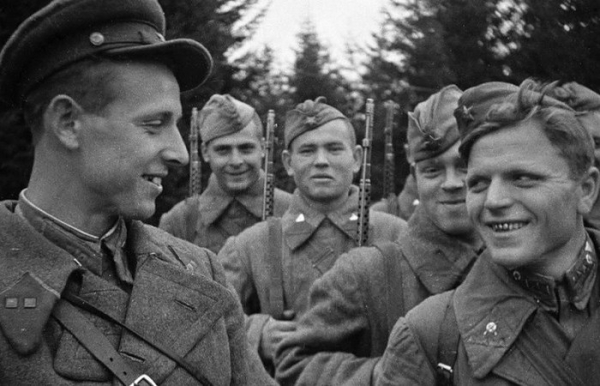 Пілотка: хто першим придумав цей головний убір і завдяки чому він став…