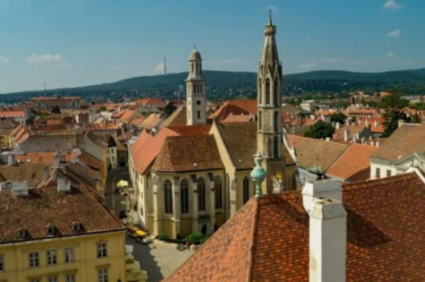 Яке місто в Угорщині «саме середньовічне»? Шопрон