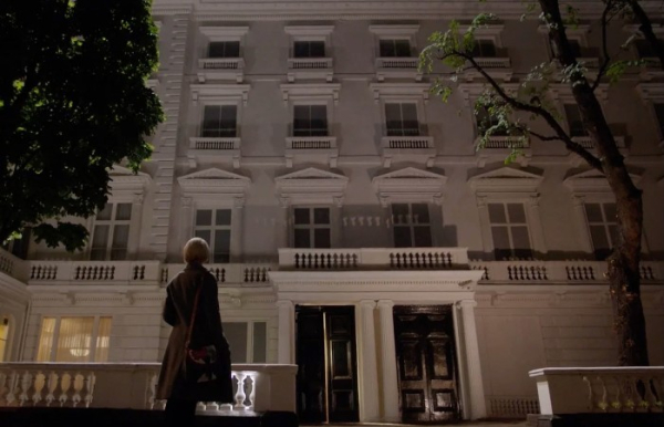 Що ховається за фасадом будівлі у Лондоні, у вікнах якої…