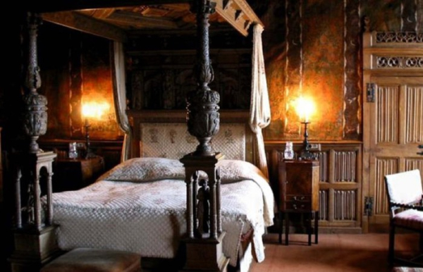 Балдахины и гобелены спасали от холода.