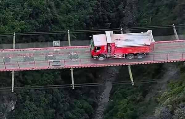 Тримає щонайменше 45 тонн. /Фото: wikimedia.org. Держит не менее 45 тонн. /Фото: wikimedia.org.