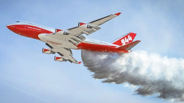 Дальность полета Boeing 747 Supertanker достигает почти 6,5 тыс. км без дозаправки. Фото: twz.com