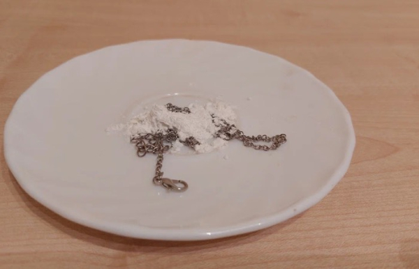 Присыпка поможет распутать цепочку намного быстрее.