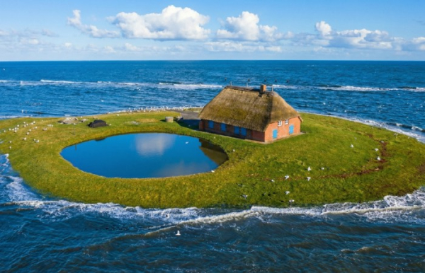 Остров, который регулярно уходит под воду.