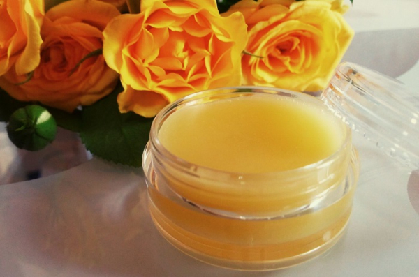 Домашний бальзам из пчелиного воска. / Фото: master-klass-msk.ru