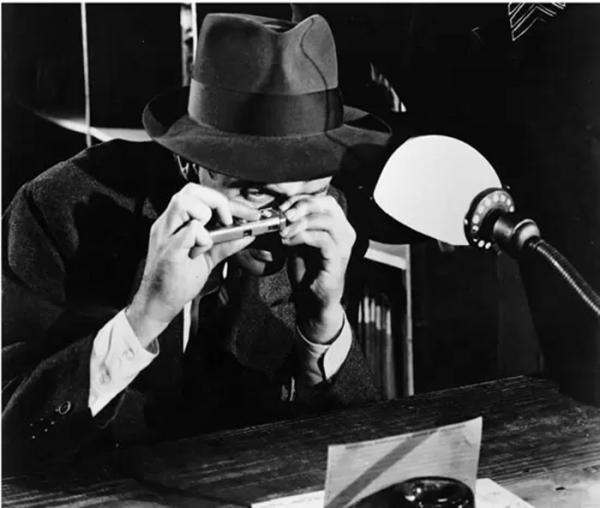 Зазвичай шпигуна ми уявляємо як людину минулого чи нинішнього століття. /Фото: americanscientist.org Обычно шпиона мы представляем как человека прошлого или нынешнего века. /Фото: americanscientist.org