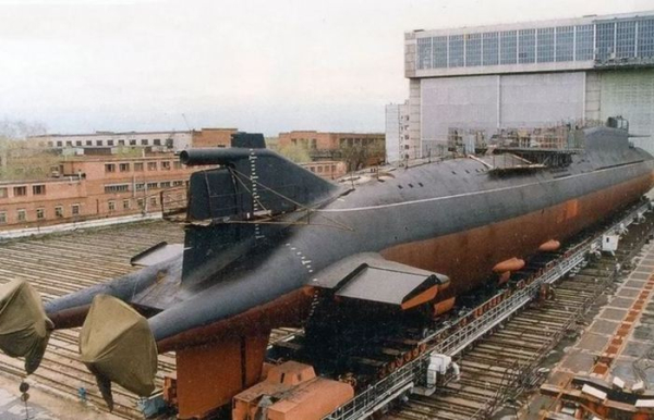 Підводний човен вийшов помітно краще за Акулу. / Фото: militaryrussia.ru. Подлодка вышла заметно лучше Акулы. /Фото: militaryrussia.ru.