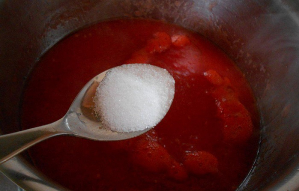 Цукор нейтралізує кислоту. / Фото: vpuzo.com Сахар нейтрализует кислоту. / Фото: vpuzo.com