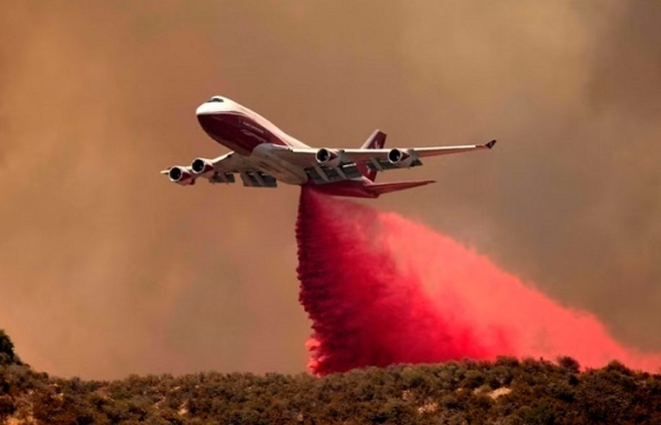8 найпотужніших пожежних літаків у світі: водяна атака зверху