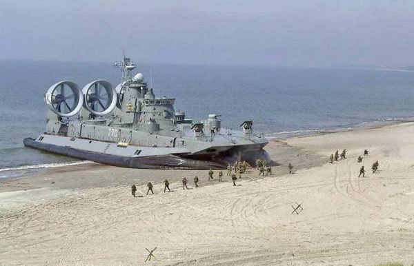 Може перевозити до 500 десантників. /Фото: topwar.ru. Может перевозить до 500 десантников. /Фото: topwar.ru.