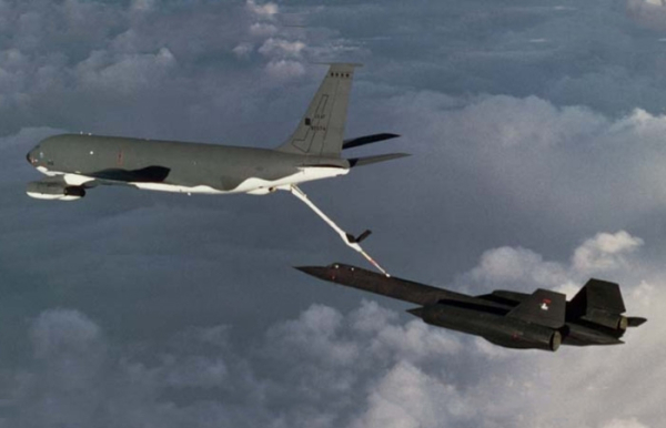 Заправка після зльоту./ Фото: theaviationgeekclub.com Заправка после взлёта./ Фото: theaviationgeekclub.com