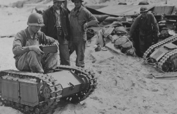 Американські сапери із трофейними мінами. /Фото: slashgear.com. Американские сапёры с трофейными минами. /Фото: slashgear.com.