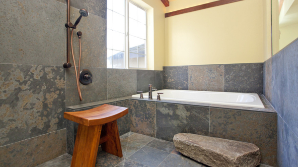 Для взрослого поколения водные процедуры - особый ритуал. / Фото: houzz.ru 