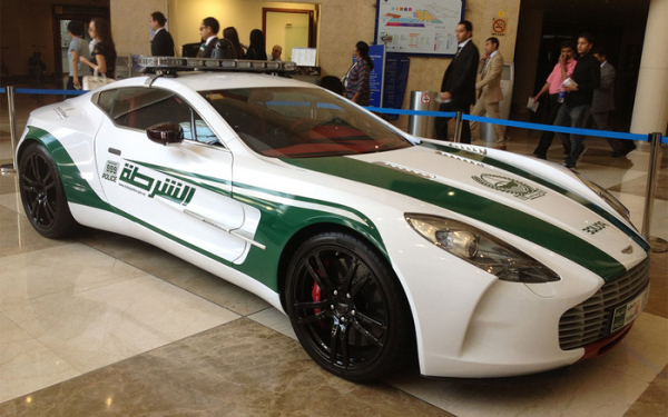 Aston Martin One-77 служит в дубайской полиции с 2013 года. Фото: alamy.com