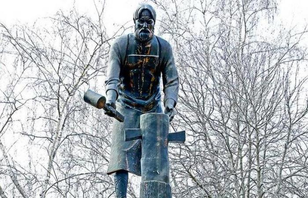 Памятник Ивану Бокареву. /Фото: belpressa.ru. 