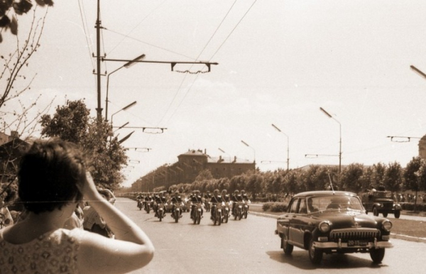 Первый раз мотоциклы сопровождали кортеж Тито. /Фото: pikabu.ru. 