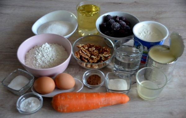 Викладіть усі інгредієнти для торта на стіл. / Фото: m.povar.ru Выложите все ингредиенты для торта на стол. / Фото: m.povar.ru