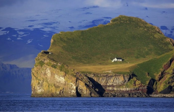 Де знаходиться найзагадковіший самотній будинок на острові і хто в ньому живе