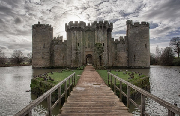 В средневековых замках было ужасно холодно.