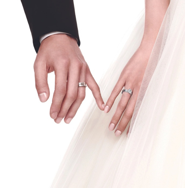 Главный символ словосочетания, а ему меньше столетия. /Фото: love-and-co.com