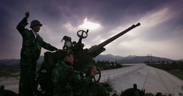 Китайские силы обстреливают небо ракетами с йодидом серебра. /Фото: futurism.com