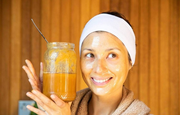 Медовая маска для лица. / Фото: idntimes.com