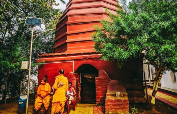 Маленький острів для священиків. Маленький остров для священников.