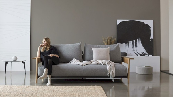 Вот и раньше на диванах девушки сидели - правда, в огромных платьях. /Фото: design-expo.pl