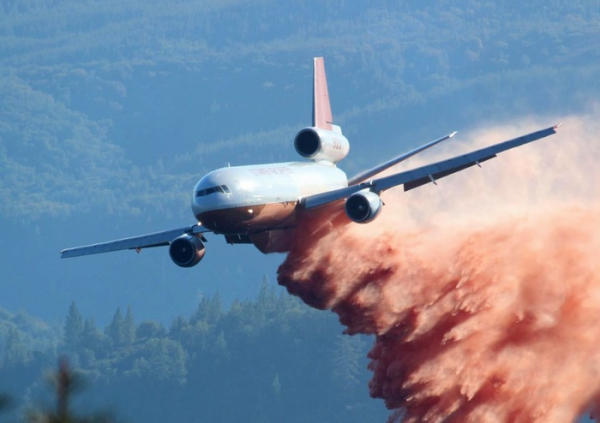 McDonnell Douglas DC-10 Air Tanker оснащен компьютерным управлением сброса. Фото: wikimedia.org