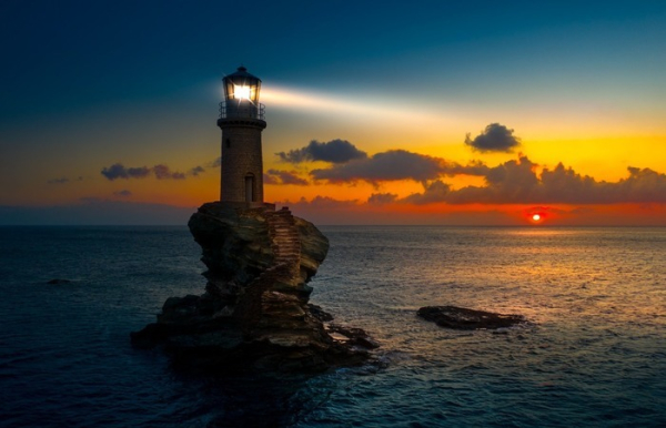 Античні, плавучі, атомні: 5 фактів про маяків – головний символ&hellip;